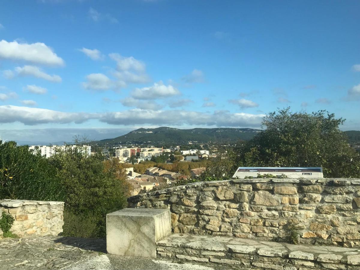 Gite climatisé pour 4 personnes avec piscine dans les hauteurs de Bollène Exterior foto