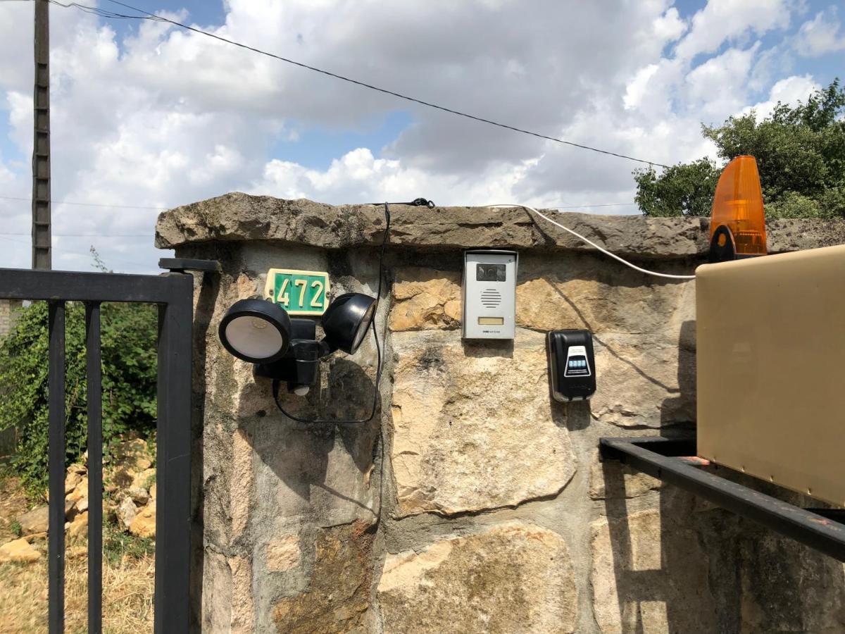 Gite climatisé pour 4 personnes avec piscine dans les hauteurs de Bollène Exterior foto