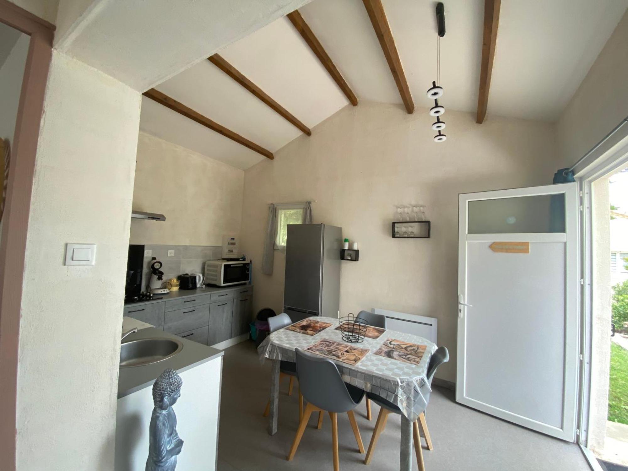 Gite climatisé pour 4 personnes avec piscine dans les hauteurs de Bollène Exterior foto