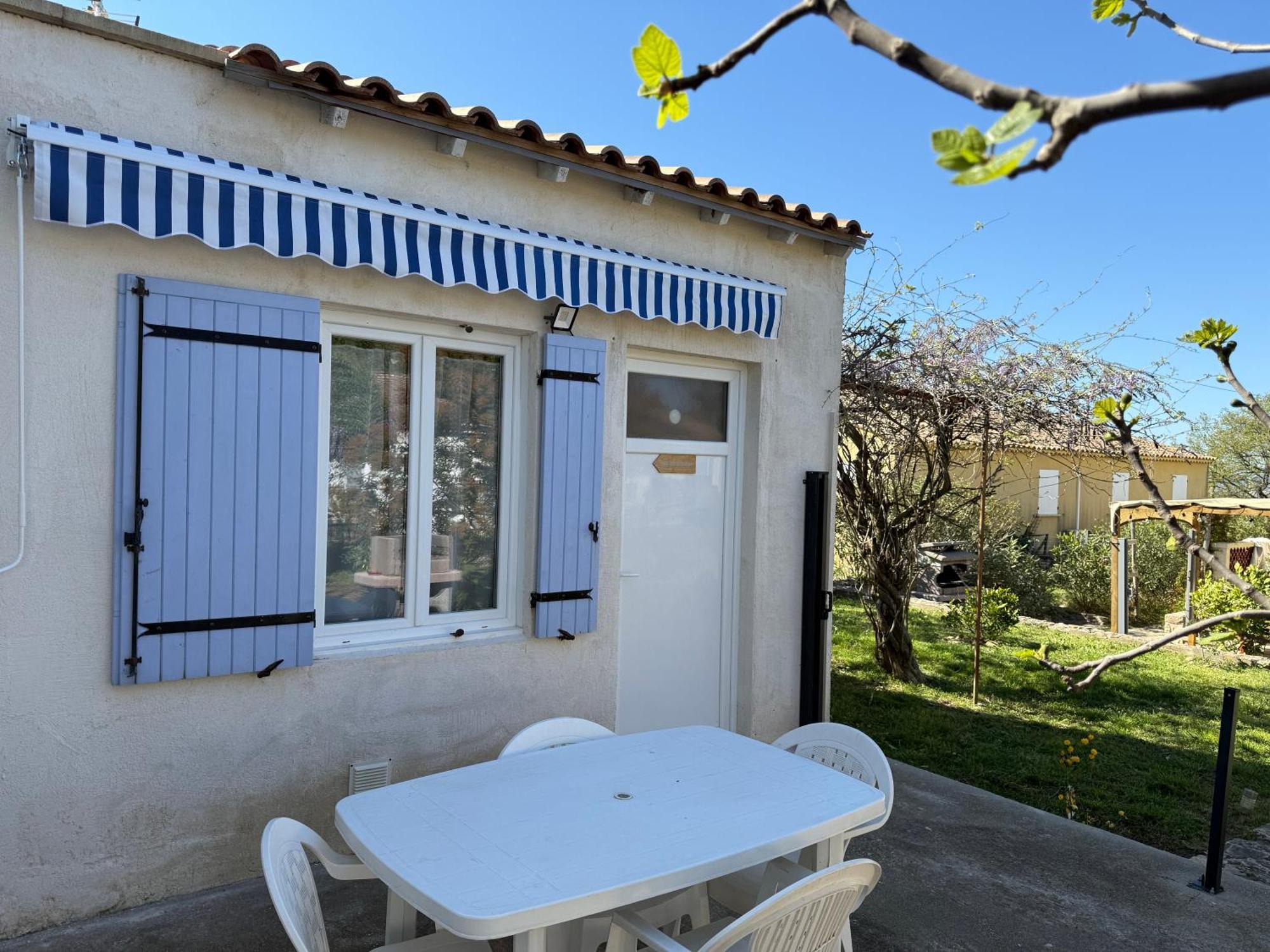 Gite climatisé pour 4 personnes avec piscine dans les hauteurs de Bollène Exterior foto