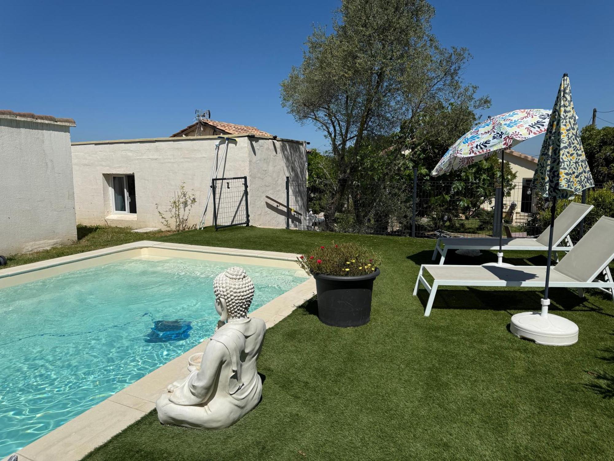 Gite climatisé pour 4 personnes avec piscine dans les hauteurs de Bollène Exterior foto