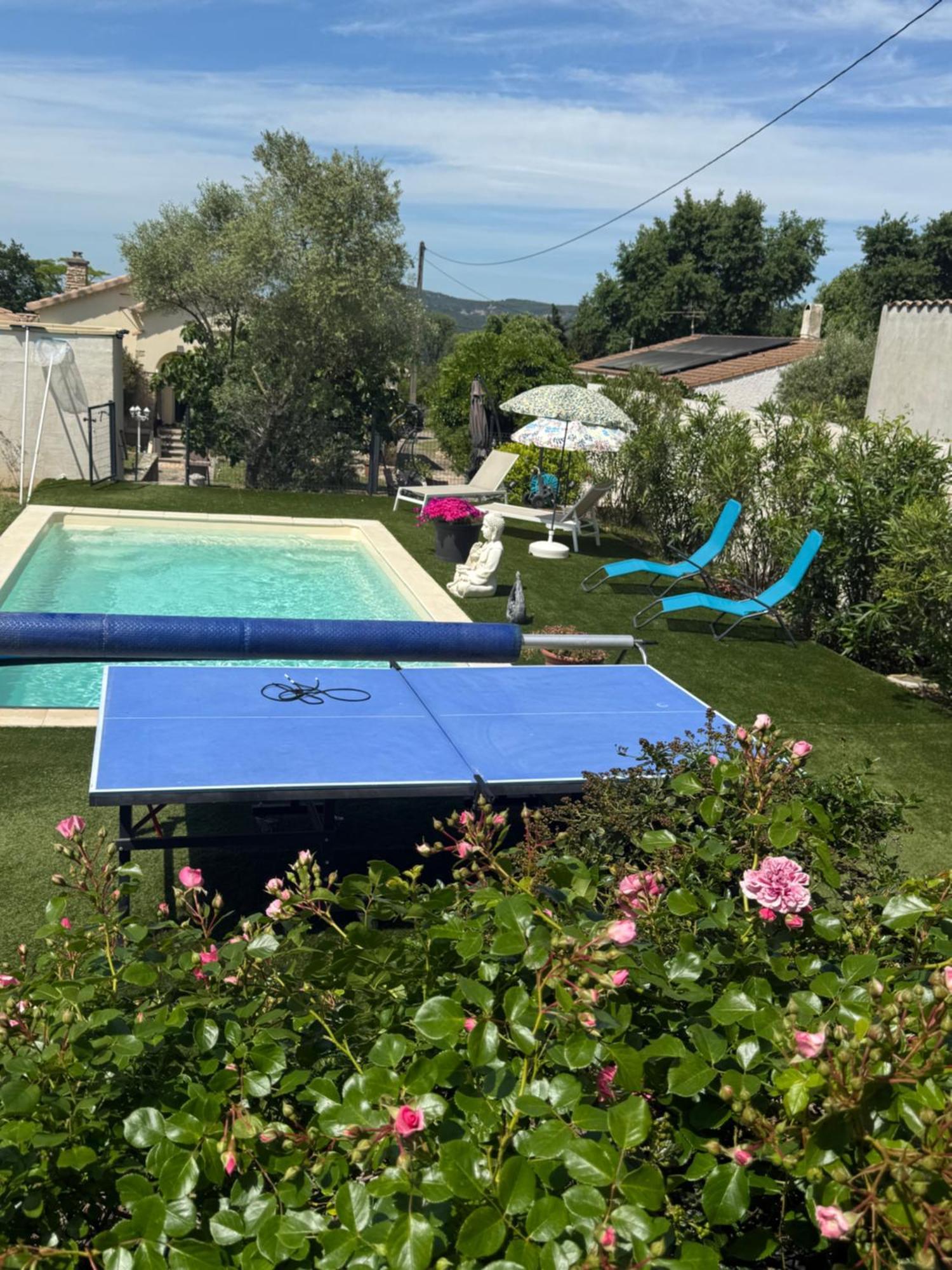 Gite climatisé pour 4 personnes avec piscine dans les hauteurs de Bollène Exterior foto